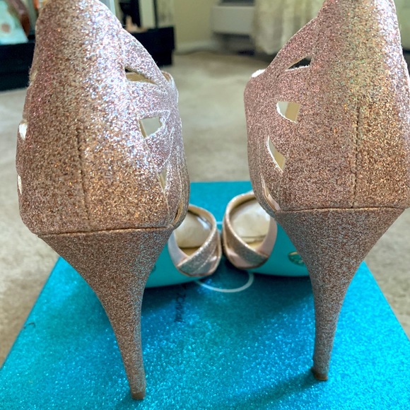 Shoe - Picture 3 of 5